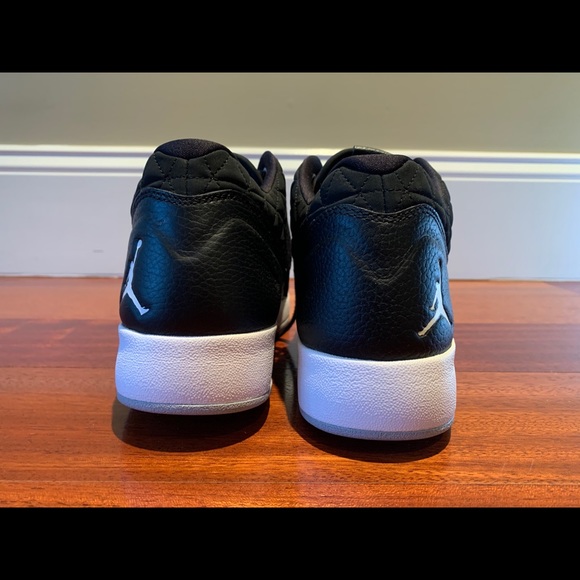 Nike Jordan Clutch Sneakers *RARE* - Picture 4 of 8